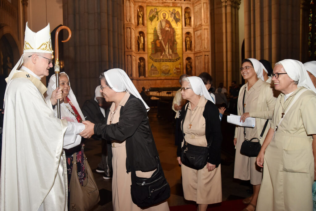 Os consagrados são chamados a ‘irradiar a luz de Cristo’ no mundo - Jornal O São Paulo