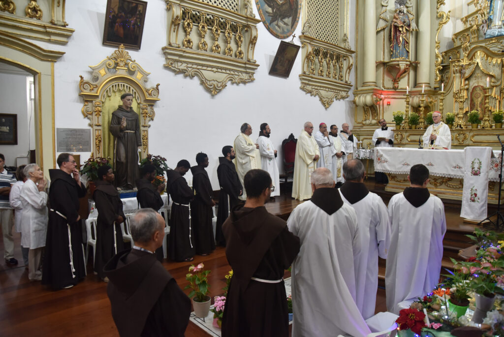 Arcebispo dá posse a capelão do Mosteiro Nossa Senhora da Luz - Jornal O São Paulo