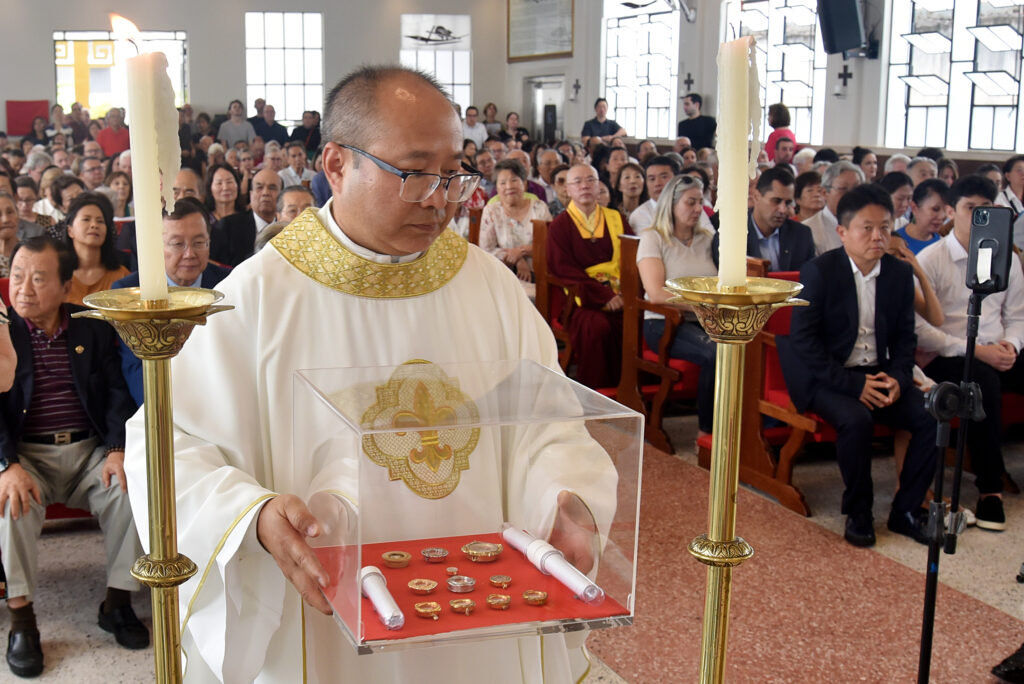 Templo e altar são dedicados na Paróquia Pessoal Chinesa Sagrada Família - Jornal O São Paulo