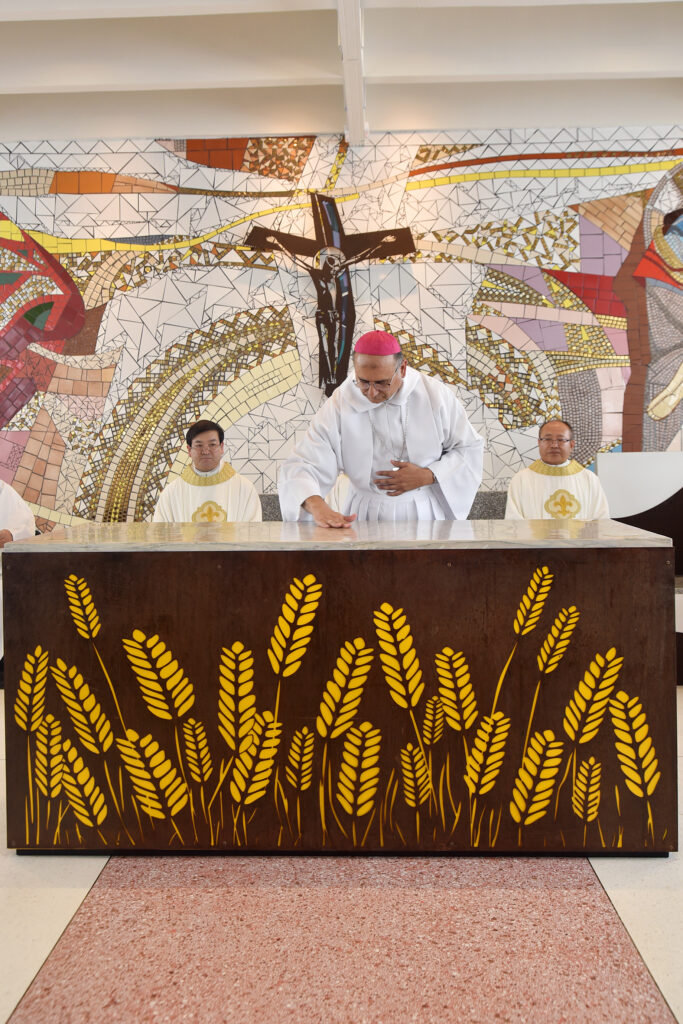 Templo e altar são dedicados na Paróquia Pessoal Chinesa Sagrada Família - Jornal O São Paulo