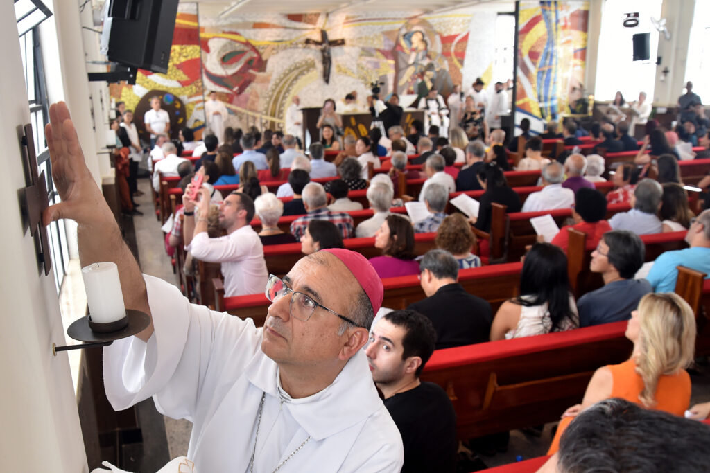 Templo e altar são dedicados na Paróquia Pessoal Chinesa Sagrada Família - Jornal O São Paulo