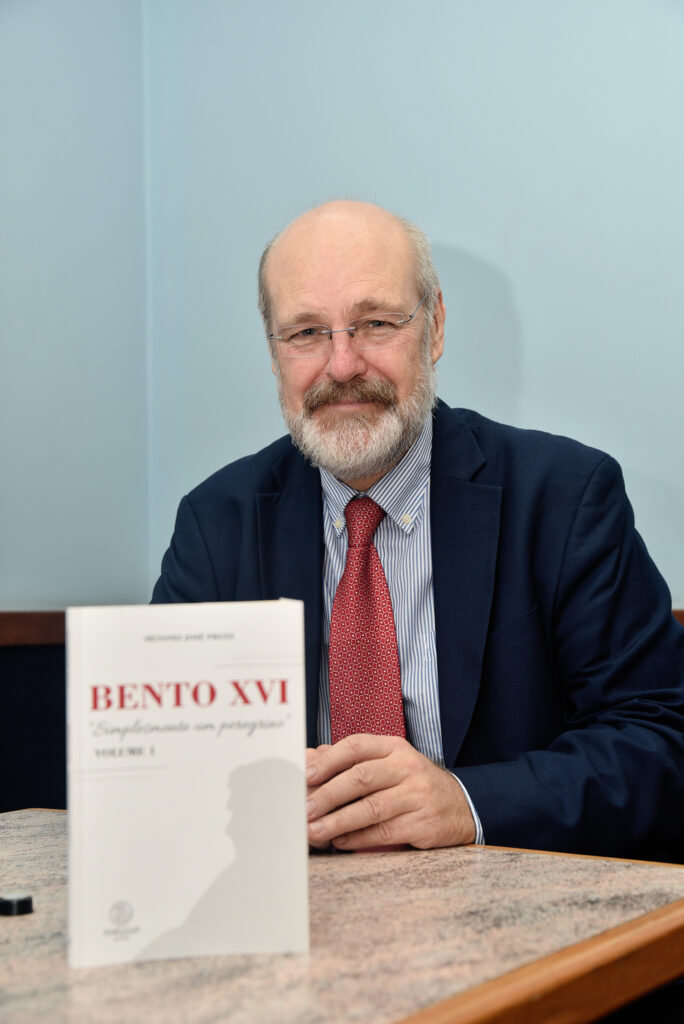 Em livro, jornalista Silvonei Protz destaca o legado catequético de Bento XVI