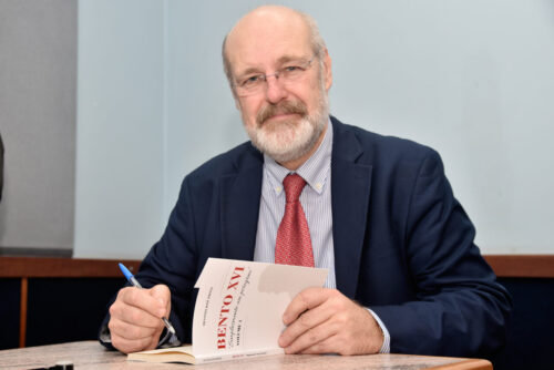 Em livro, jornalista Silvonei Protz destaca o legado catequético de Bento XVI