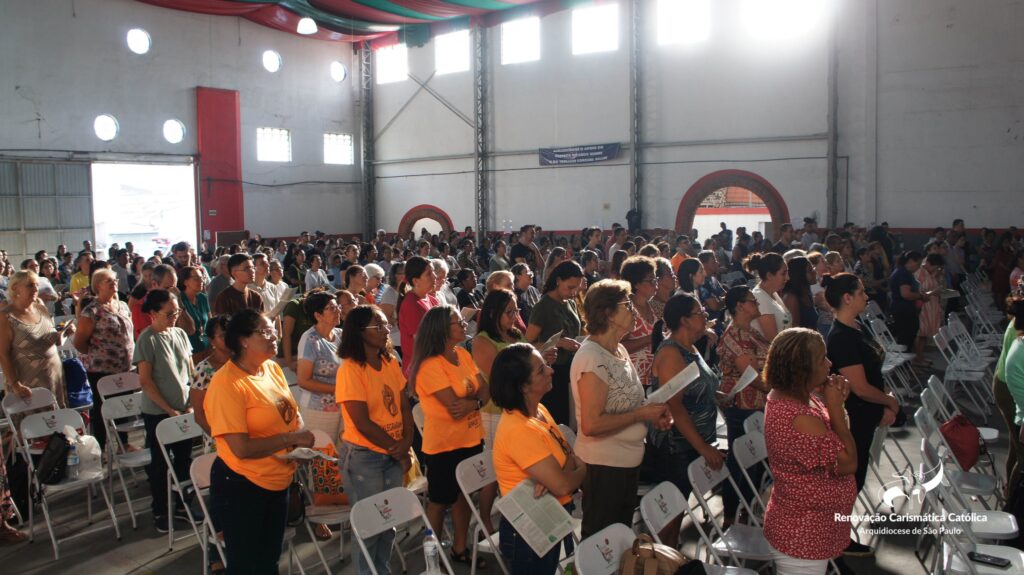 Centenas de pessoas participam do 1º dia do ‘Alegrai-vos’ em SP - Jornal O São Paulo