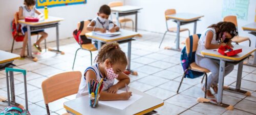 No Brasil, 56% das crianças do 2º ano do Ensino Fundamental não aprenderam a ler e escrever - Jornal O São Paulo