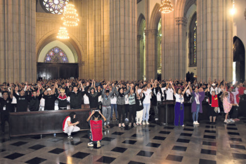 Em via-sacra, crianças e adolescentes mostram que a amizade social é um bem para todos - Jornal O São Paulo