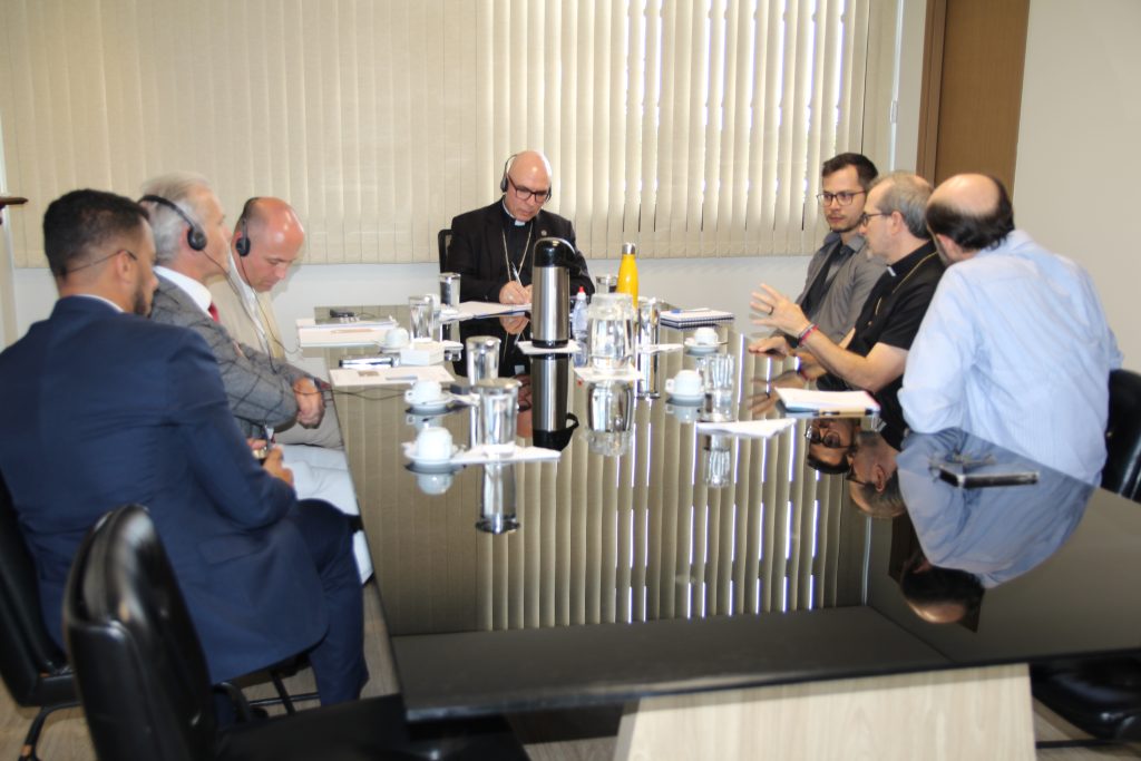 Representantes do Bank Für Kirche und Caritas chamam a atenção para o cuidado com a ética nos investimentos - Jornal O São Paulo