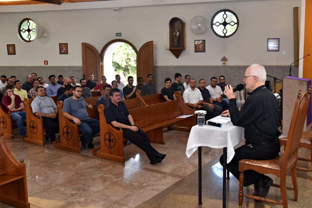 ‘Fiquem com a Igreja que caminha com o Papa, com os bispos e que está no caminho da fé’ - Jornal O São Paulo