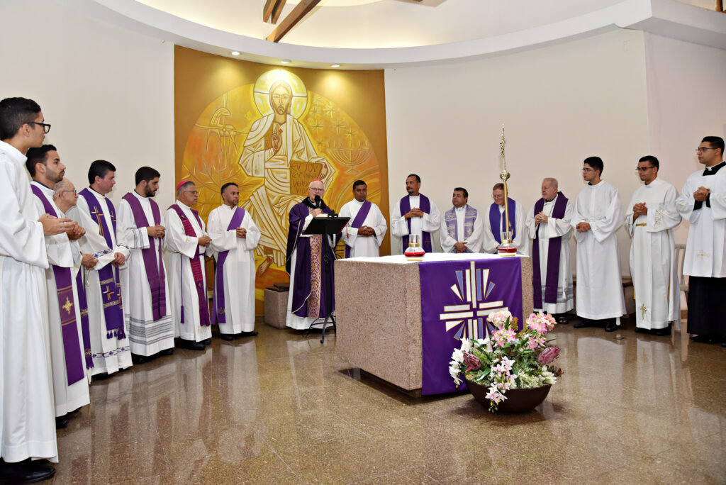 ‘Fiquem com a Igreja que caminha com o Papa, com os bispos e que está no caminho da fé’ - Jornal O São Paulo