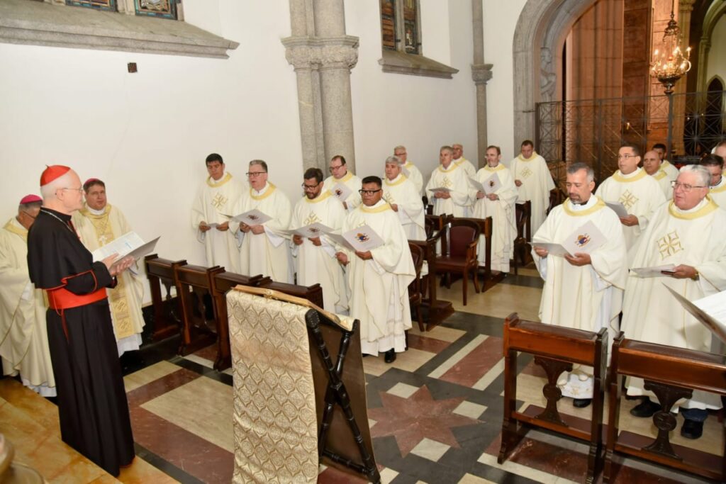 ‘Pela graça de Deus e pela unção do Espírito Santo, somos ministros de Cristo’ - Jornal O São Paulo