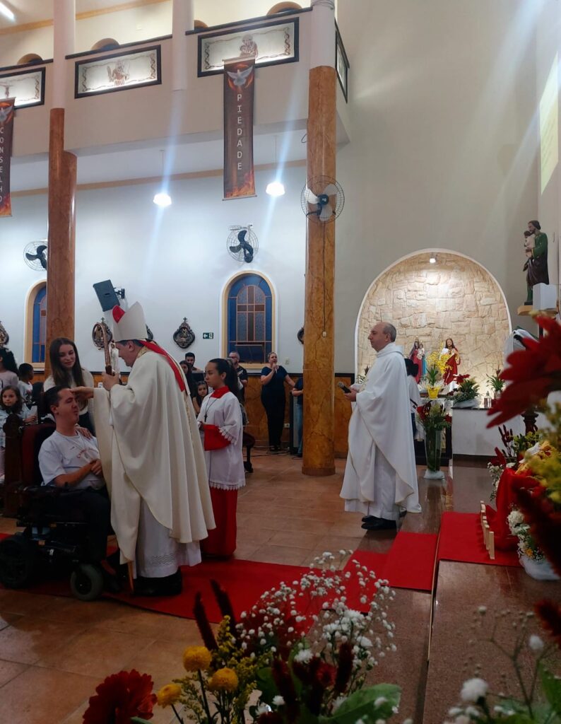 Ipiranga: Dom Ângelo preside Crismas e se encontra com padres e religiosas - Jornal O São Paulo