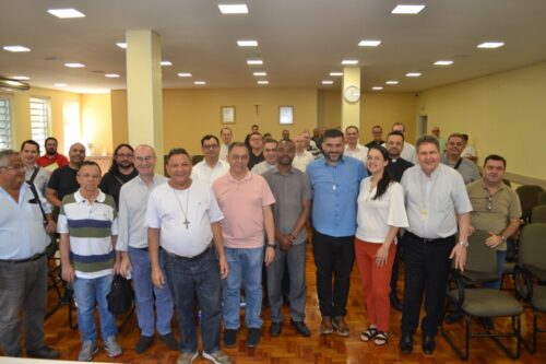 Ipiranga: Dom Ângelo preside Crismas e se encontra com padres e religiosas - Jornal O São Paulo