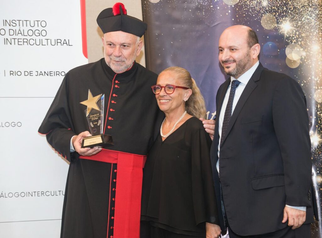 Cônego José Bizon recebe premiação do Instituto pelo Diálogo Intercultural - Jornal O São Paulo