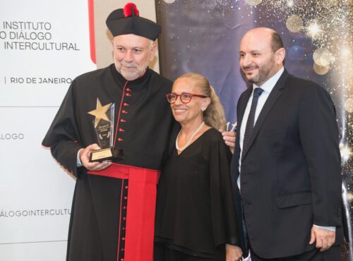 Cônego José Bizon recebe premiação do Instituto pelo Diálogo Intercultural - Jornal O São Paulo