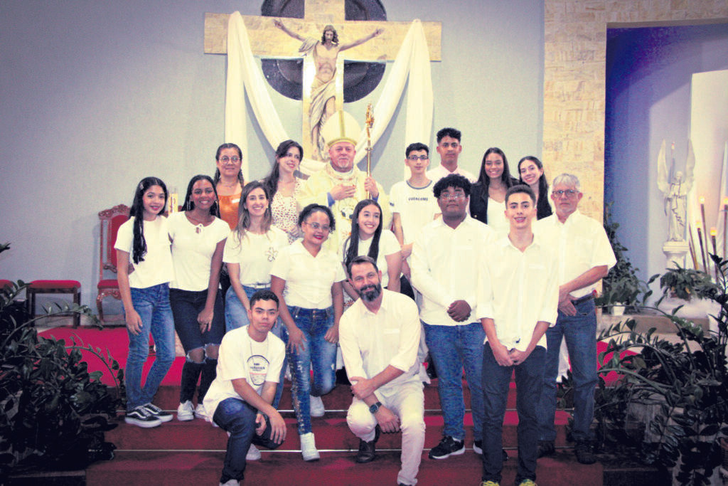 Dom Jorge Pierozan confere o sacramento da Crisma em 4 paróquias - Jornal O São Paulo