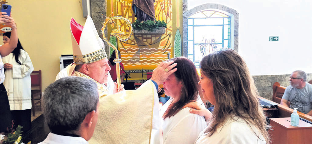 Dom Jorge Pierozan confere o sacramento da Crisma em 4 paróquias - Jornal O São Paulo