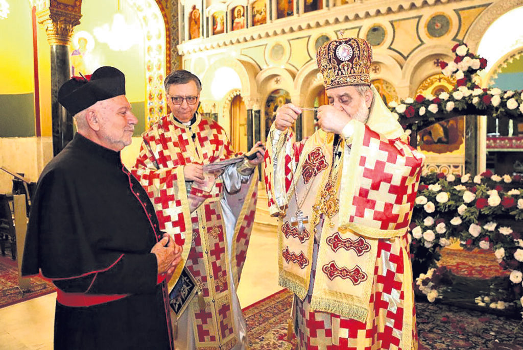 Cônego Bizon recebe honraria de católicos ortodoxos em São Paulo