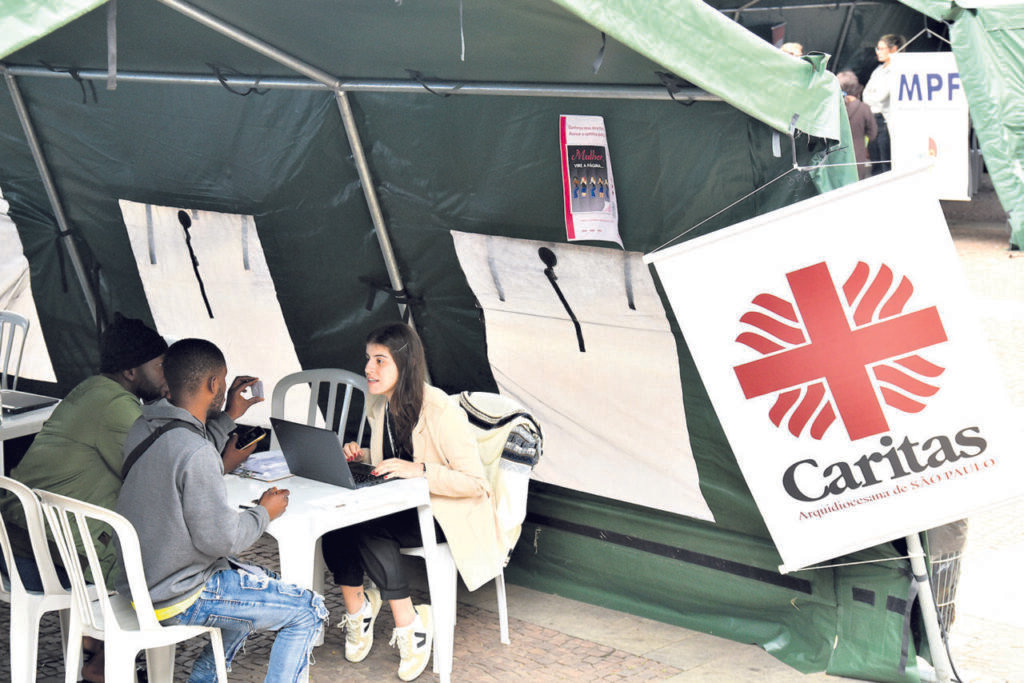 Um mutirão de solidariedade e cidadania na Praça da Sé - Jornal O São Paulo