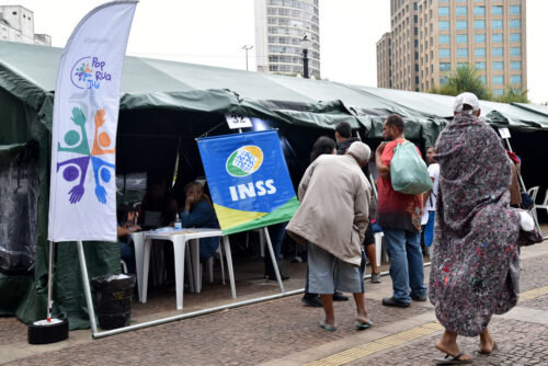 Um mutirão de solidariedade e cidadania na Praça da Sé - Jornal O São Paulo