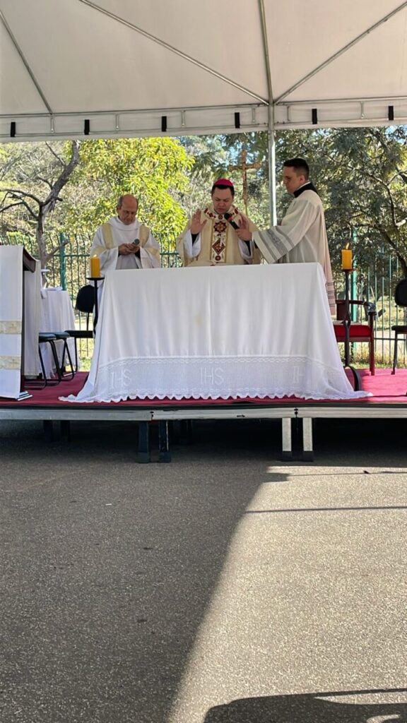 Dom Cícero confere o sacramento da Crisma em 3 paróquias na Região Belém - Jornal O São Paulo