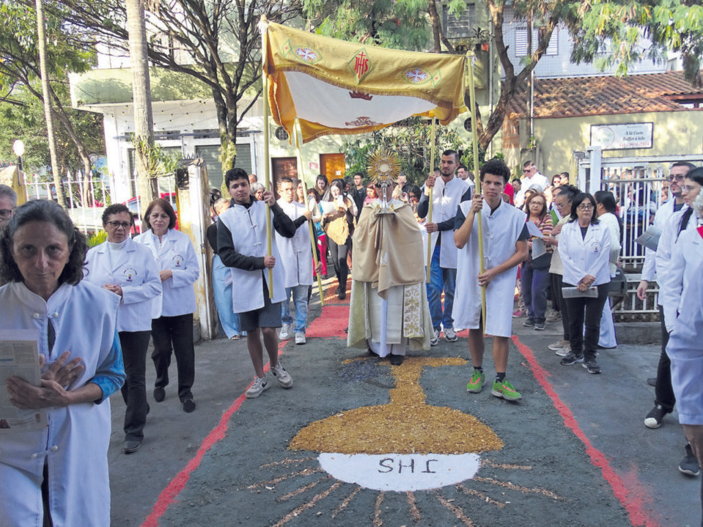 Corpus Christi mobiliza fiéis em diferentes paróquias na Brasilândia - Jornal O São Paulo