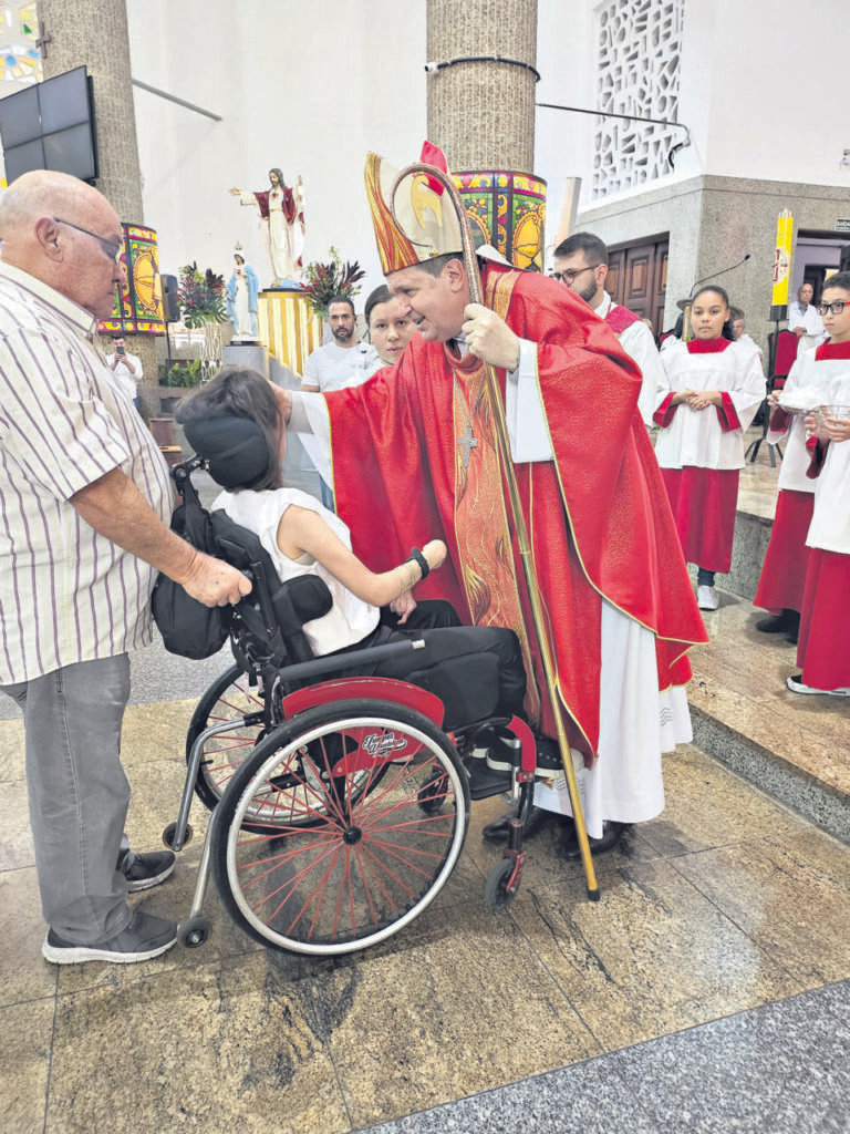 Dom Ângelo preside missas com Crismas em paróquias no Ipiranga - Jornal O São Paulo