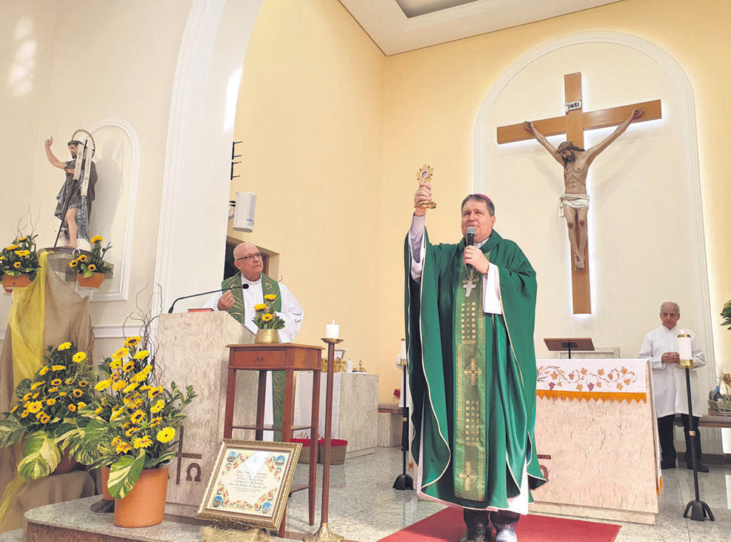 Dom Ângelo preside missas com Crismas em paróquias no Ipiranga - Jornal O São Paulo