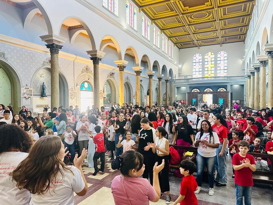 Centenas de Servidores do altar da Região Belém reúnem-se em encontro  - Jornal O São Paulo