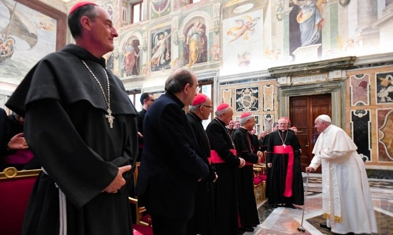 Francisco: o sacerdote não caminha sozinho, deve tecer uma forte rede de relações fraternas - Jornal O São Paulo