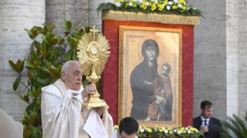 Papa: A Eucaristia ‘nos ensina a oferecer o pouco que temos e a render graças’ - Jornal O São Paulo