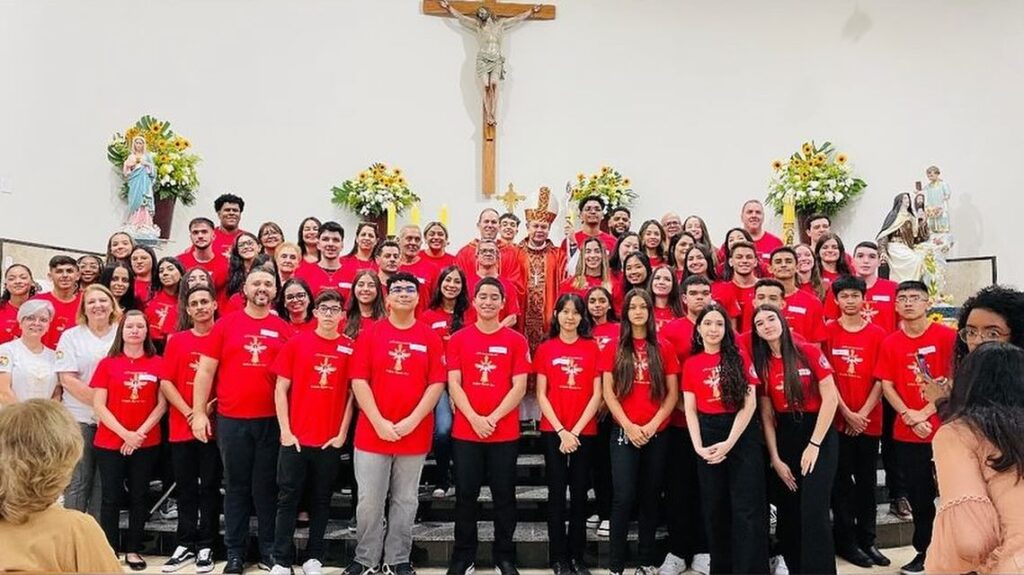 Dom Cícero preside missas com Crismas na Região Belém - Jornal O São Paulo