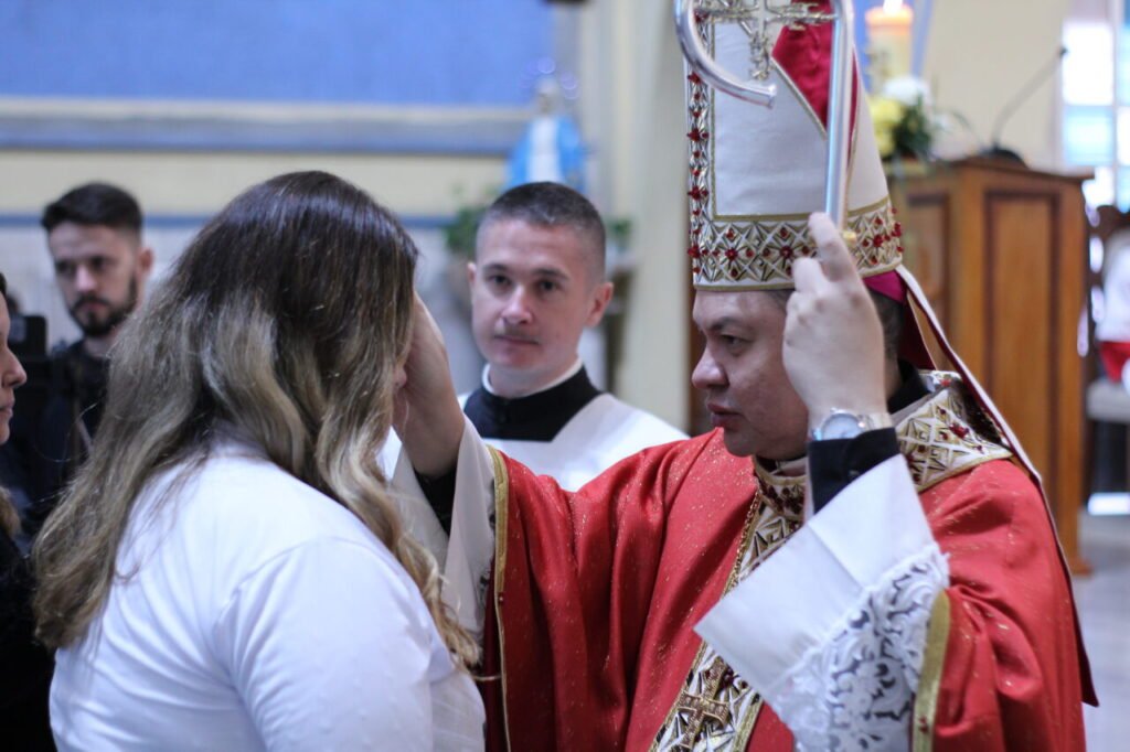 Dom Cícero preside missas com Crismas na Região Belém - Jornal O São Paulo