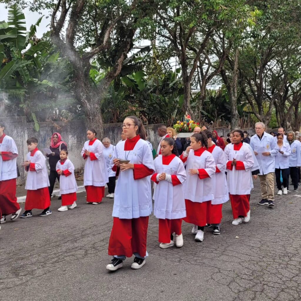Dom Cícero preside missas com Crismas na Região Belém - Jornal O São Paulo