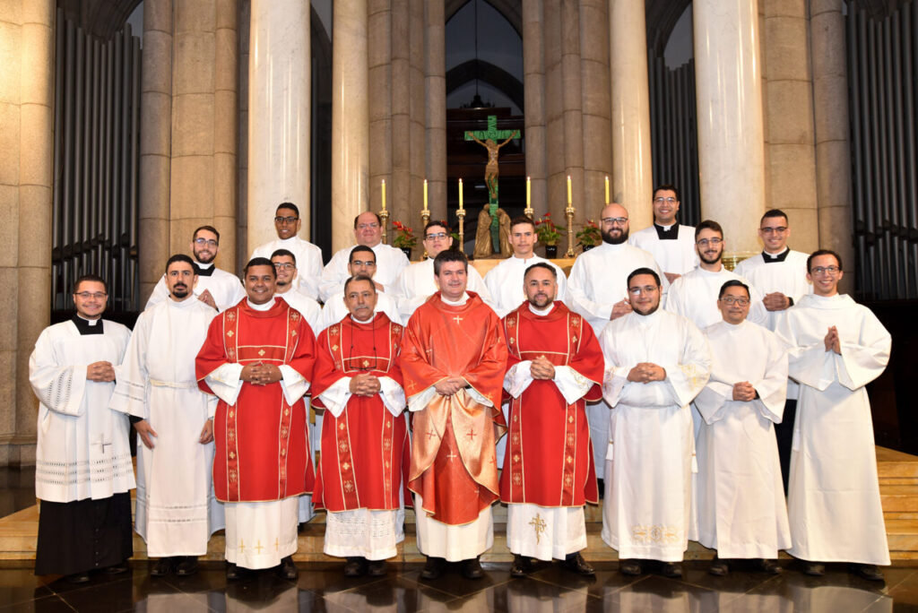 Seminaristas partem em missão para anunciar o Evangelho de Cristo a toda a cidade - Jornal O São Paulo