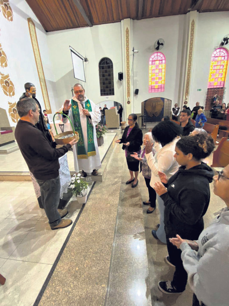 ECC, Vicentinos, Crismas e festas pastorais mobilizam fiéis na Brasilândia - Jornal O São Paulo