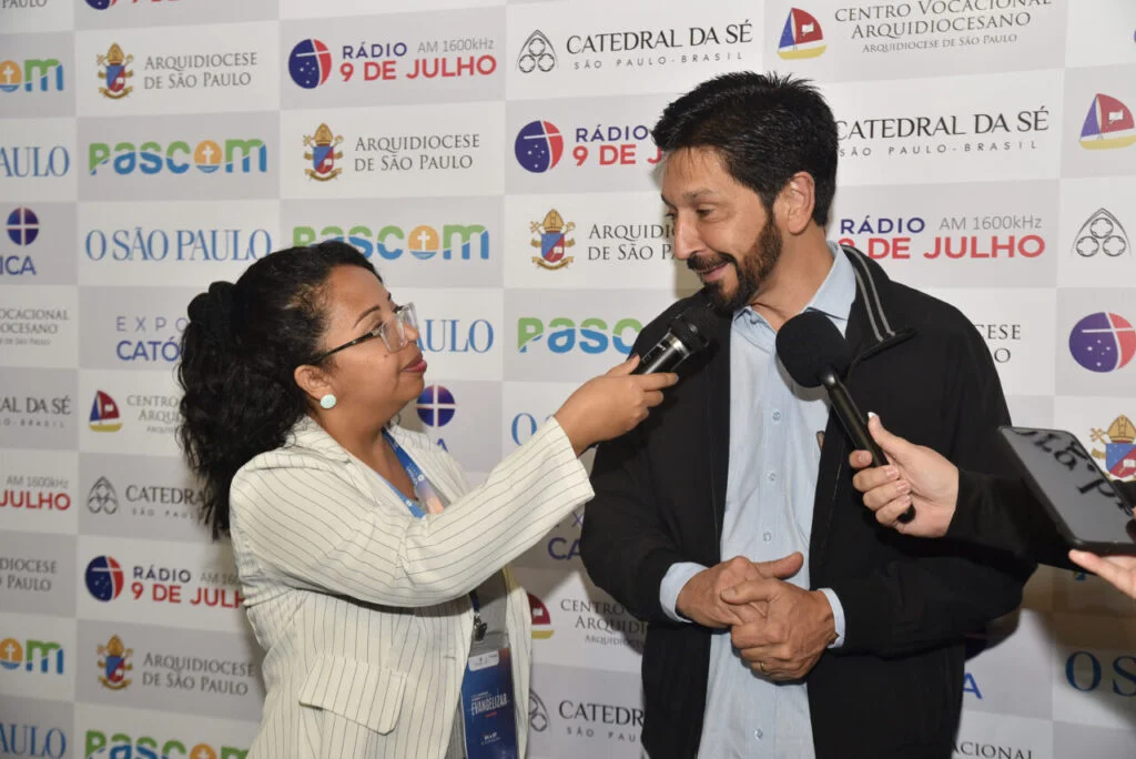 Estande da Arquidiocese recebe autoridades e personalidades na ExpoCatólica - Jornal O São Paulo