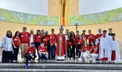 Dom Cícero preside missas com Crisma e se encontra com religiosas - Jornal O São Paulo