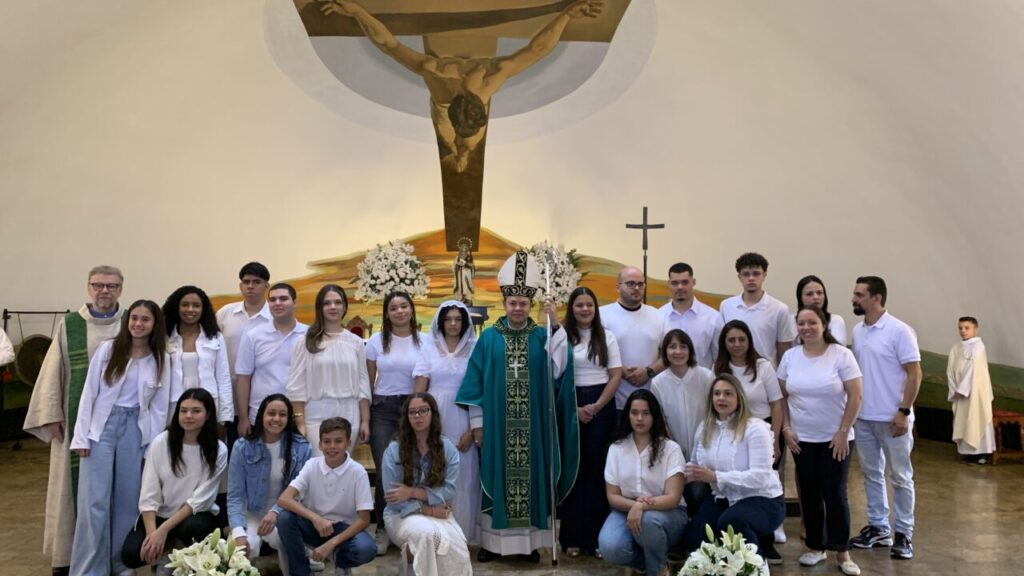 Dom Cícero preside missas com Crisma e se encontra com religiosas - Jornal O São Paulo