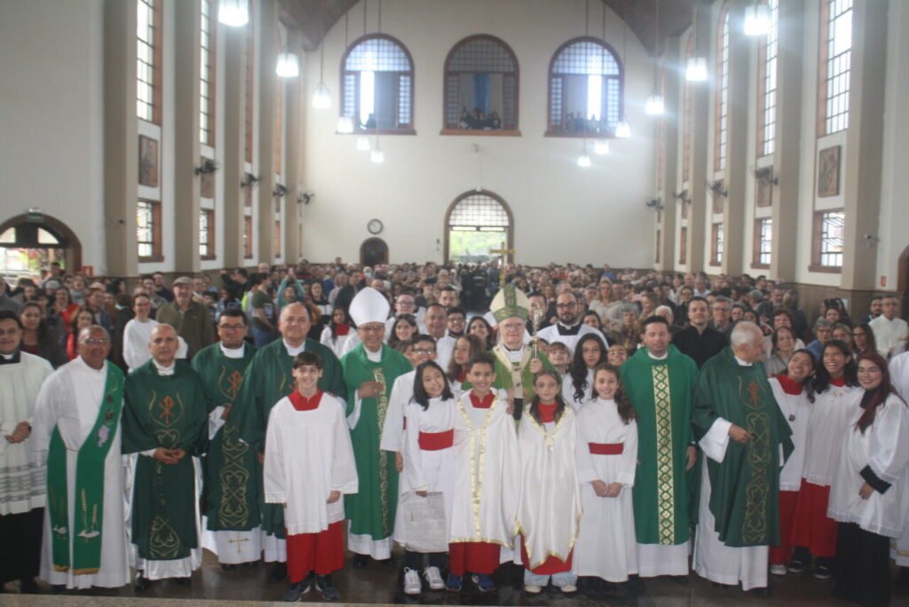 Dom Odilo dá posse ao novo Pároco da Paróquia Nossa Senhora de Fátima - Jornal O São Paulo