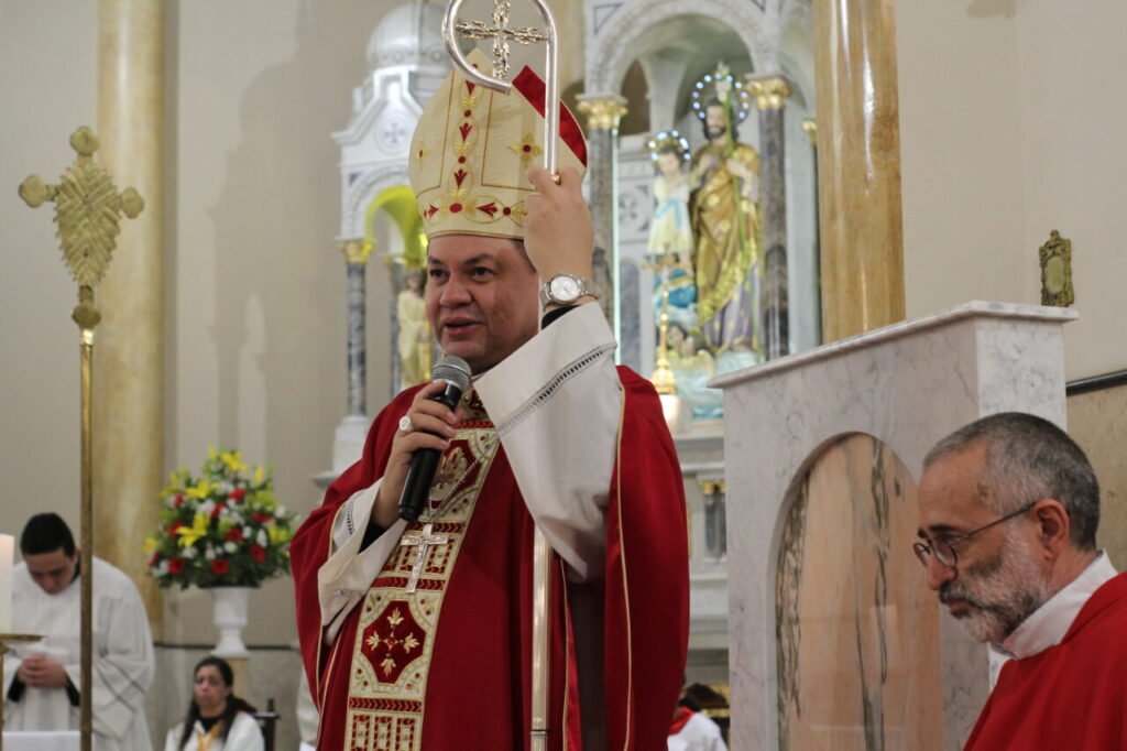 Restaurados pelo Espírito Santo, 128 acolhidos da Missão Belém são crismados - Jornal O São Paulo