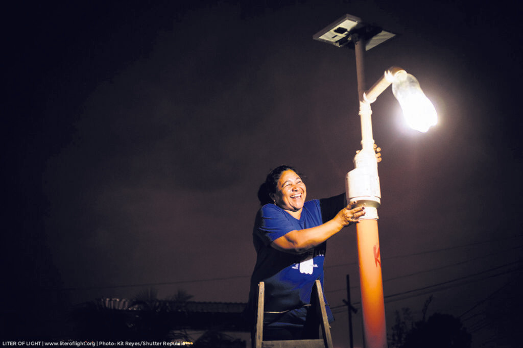 Da embalagem se faz asfalto; da garrafa PET, luminárias de energia limpa - Jornal O São Paulo