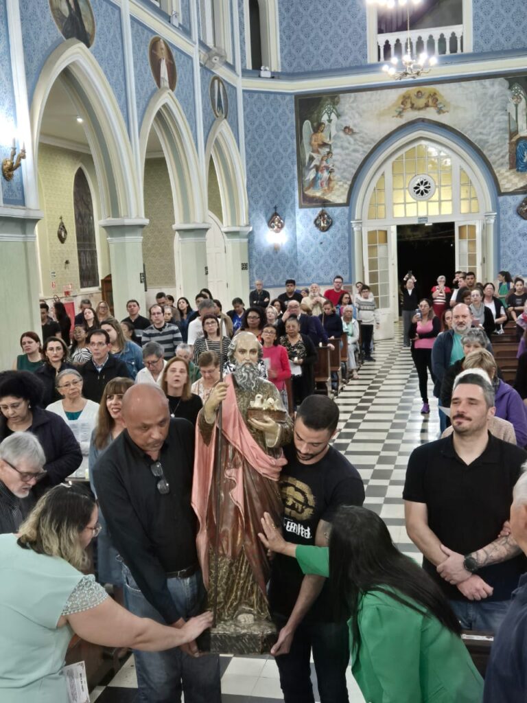 Na Sé, fiéis celebram padroeiros e realizam ações solidárias - Jornal O São Paulo