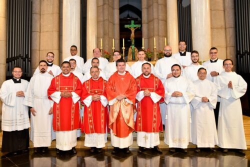 Seminaristas partem em missão para anunciar o Evangelho de Cristo a toda a cidade - Jornal O São Paulo
