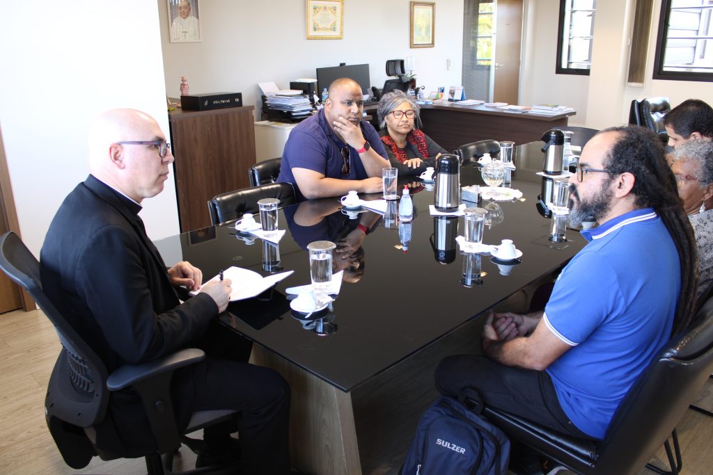 Secretário-geral da CNBB recebe representantes de sindicatos da educação - Jornal O São Paulo