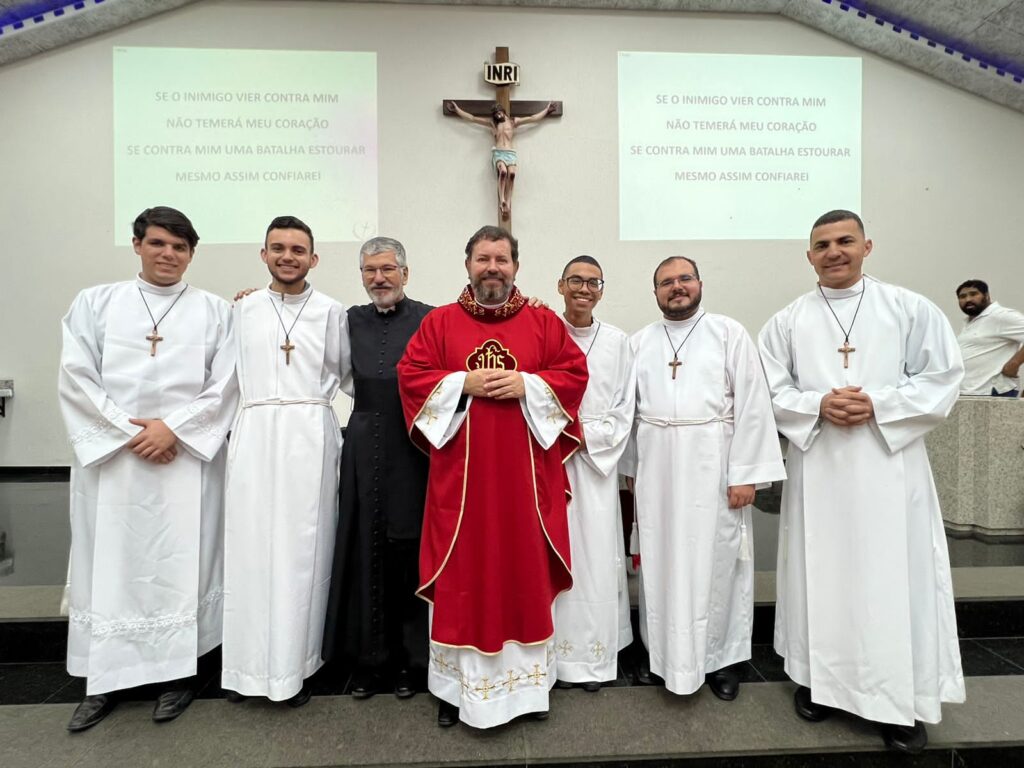 Seminaristas partem em missão para anunciar o Evangelho de Cristo a toda a cidade - Jornal O São Paulo