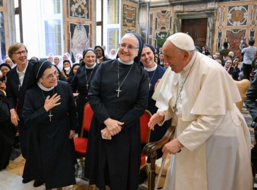 Papa aos religiosos: a beleza e a simplicidade refletem o rosto de Deus - Jornal O São Paulo