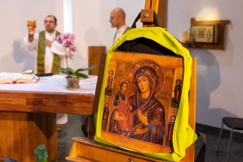 Maria, ‘Mãe dos Jovens’ caminha pelas ruas da Mooca - Jornal O São Paulo