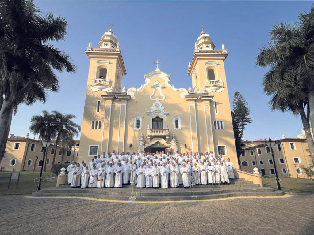 Clero renova compromisso com o anúncio do Evangelho, a santificação do povo e o testemunho da caridade - Jornal O São Paulo