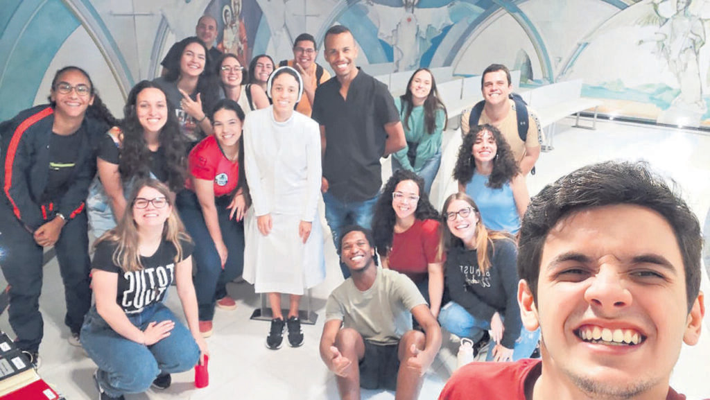 Irmã Caroline Santos fala sobre sua felicidade em ser religiosa consagrada - Jornal O São Paulo