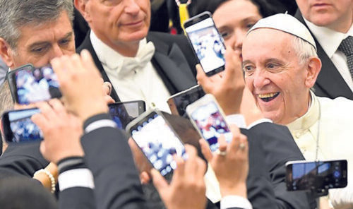 A partir do Vaticano, a voz do Papa ressoa em todo o mundo - Jornal O São Paulo